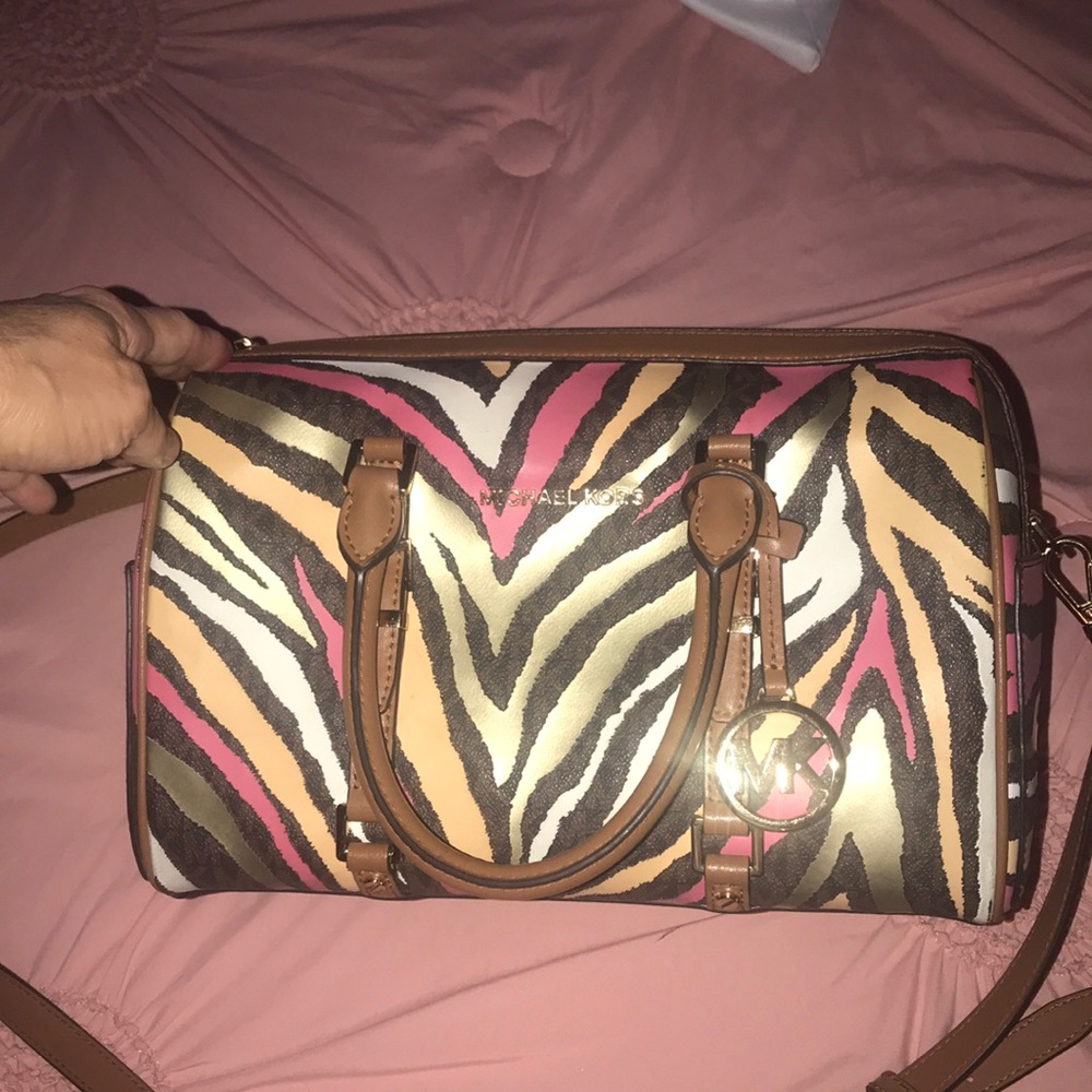 πGorgeous MK Bagβ super rare unique beautiful satchel bag π NWTO!!! - Picture 13 of 15